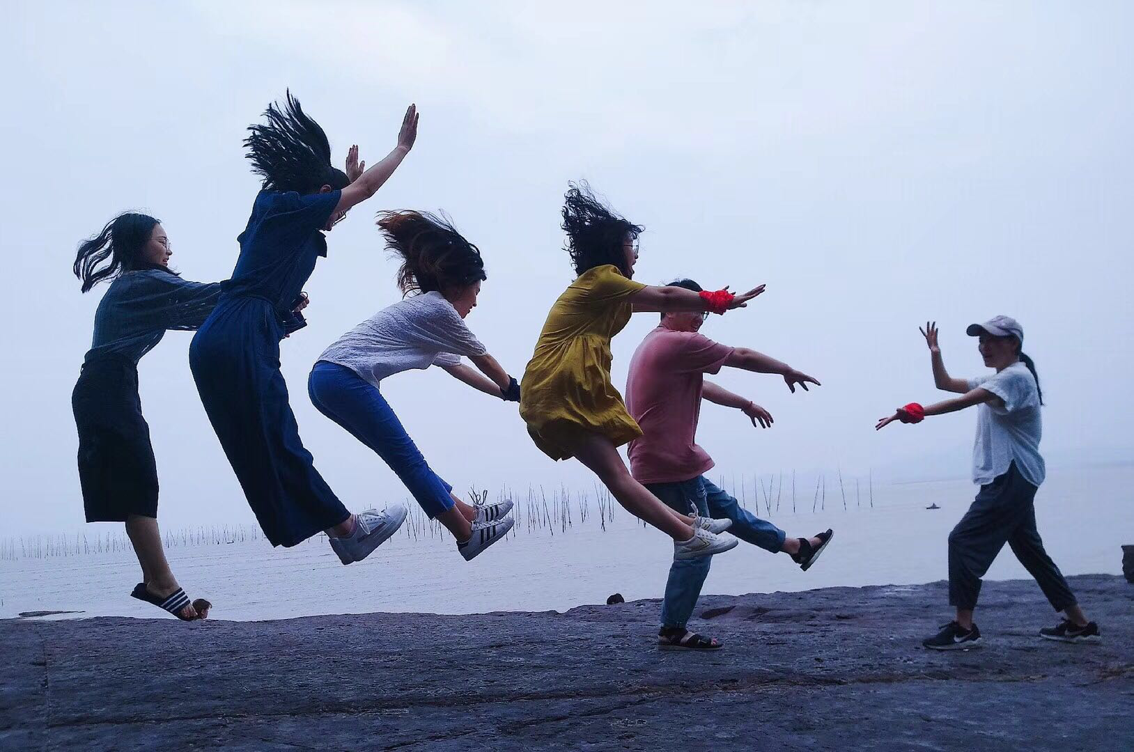 年(nián)輕的朋友在一起