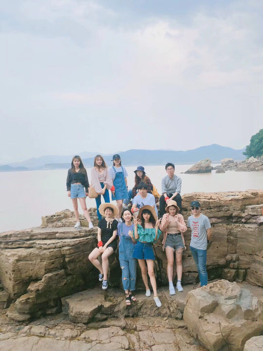 年(nián)輕的朋友在一起